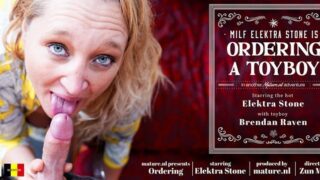 Elektra Stone – The delivery guy winds up fucking nympho MILF cougar Elektra Stone with her big natural tits – MatureNL