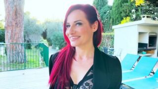 Sally – 36, goes through an unknown box for her! – JacquieEtMichelTV