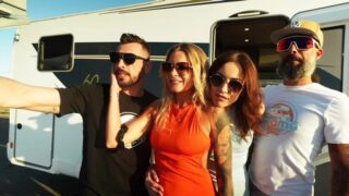 Marie, Jade – The adventurers all board the Swame Boat! – JacquieEtMichelTV
